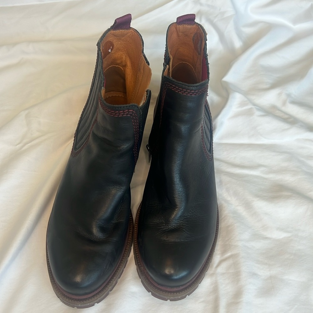 Pikolinos Aspe lug Sole Cheslea Boot  size 39